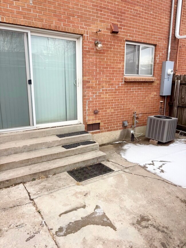 Building Photo - 9014 E Lehigh Ave