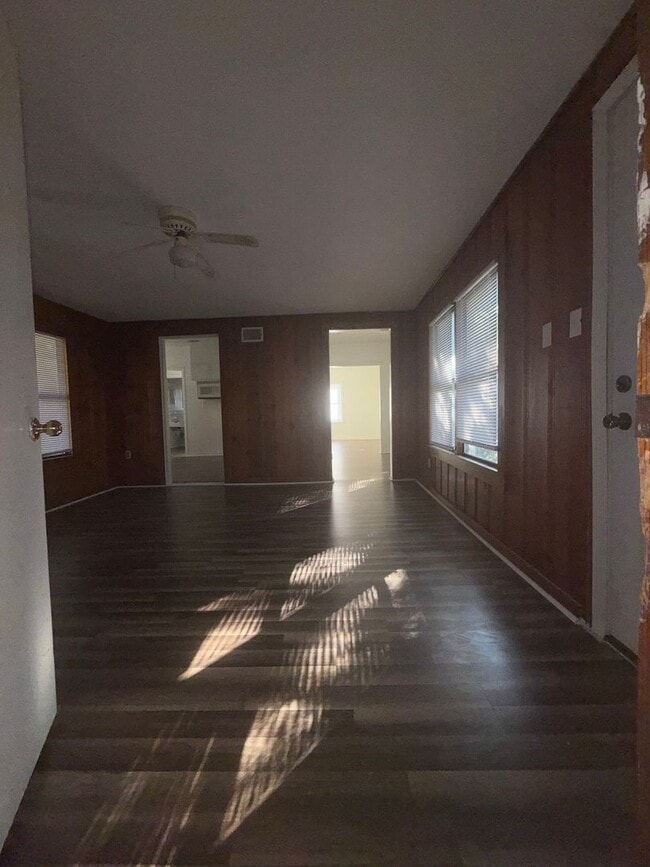 Building Photo - Cozy 3 Bedroom Family Home