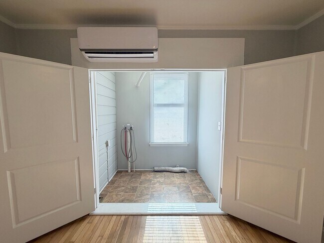 Building Photo - 820 Wood St