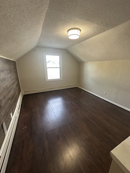 Building Photo - 2064 Reo Ave