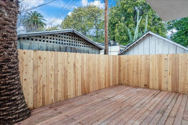 Building Photo - 1347 N Las Palmas Ave