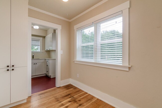 Building Photo - 1029 NE 31st Ave