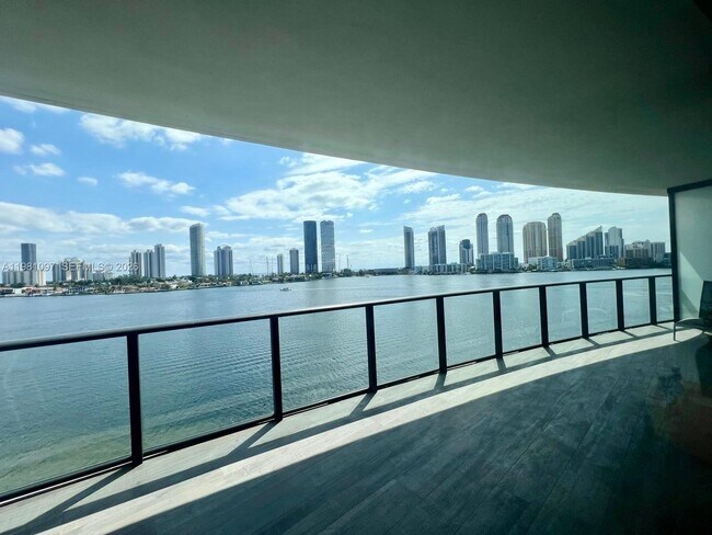 Building Photo - 504 Island Estates Dr