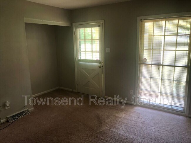 Building Photo - 4601 Somerdale Ln