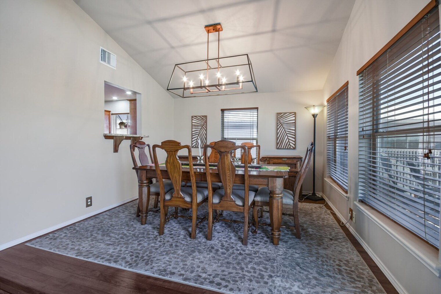 Building Photo - 21611 High Dr