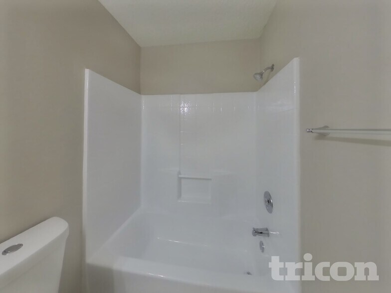 Building Photo - 916 Ashmount Ln