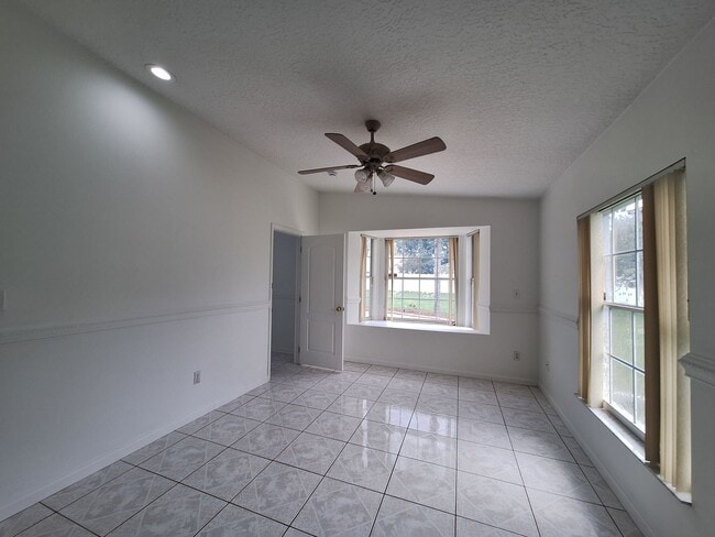 Building Photo - Spacious 4-Bed, 3-Bath Belle Isle Home wit...