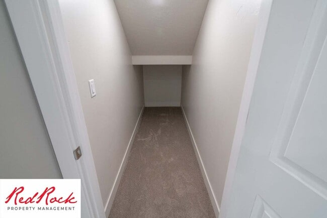 Building Photo - Modern 4-Bed Townhome in Hurricane Heights