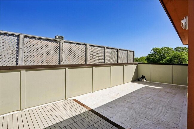 Building Photo - 21 Skyline Way
