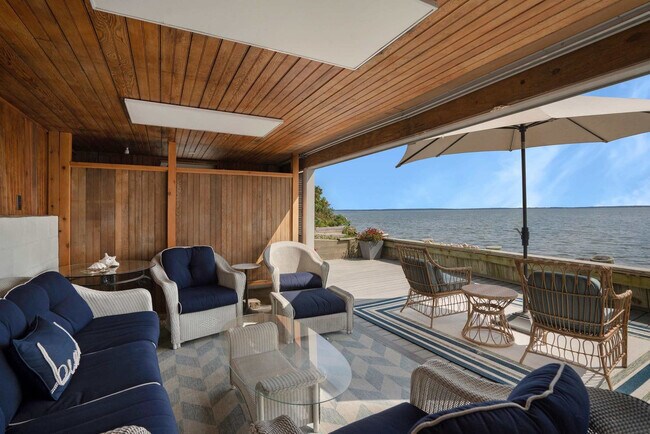 Building Photo - 912 Peconic Bay Blvd