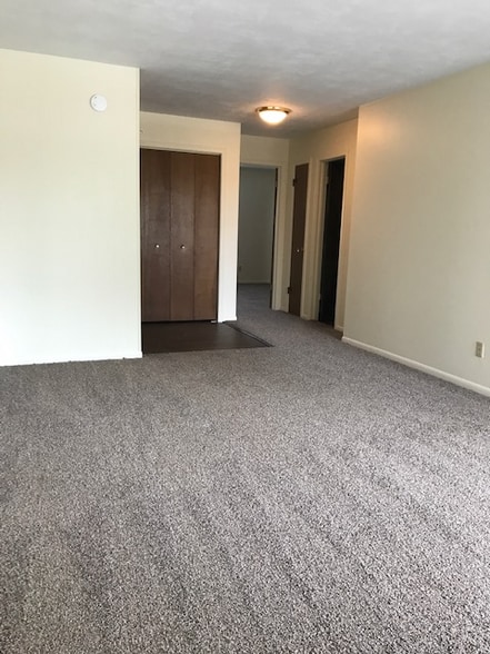 Building Photo - 634 W Foulke Ave