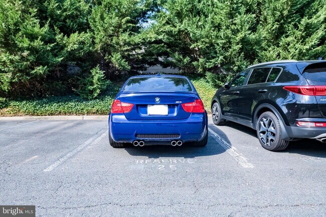 Building Photo - Elegant Arlington Residence with Comfortable Living and Ideal Location