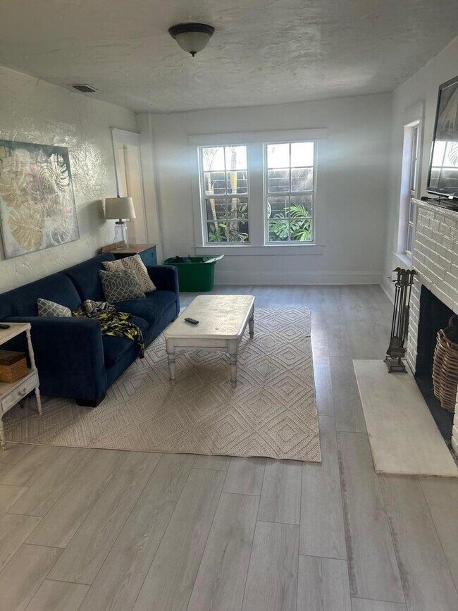 Building Photo - 820 30th St