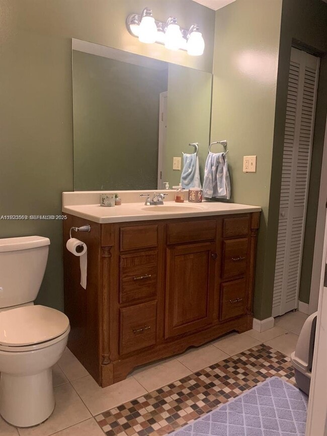 Building Photo - 390 City View Dr