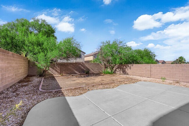 Building Photo - 9432 Santana Siesta Ave