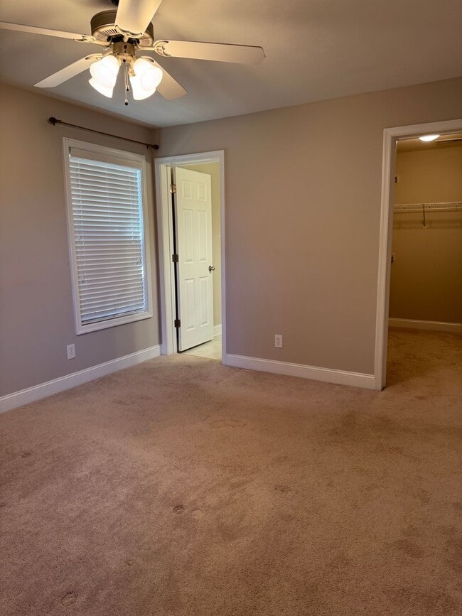 Building Photo - 3 Bedroom || 2 Bathroom Main Level Apartme...