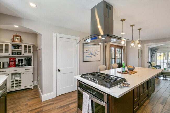 Building Photo - 17 Cedar Terrace