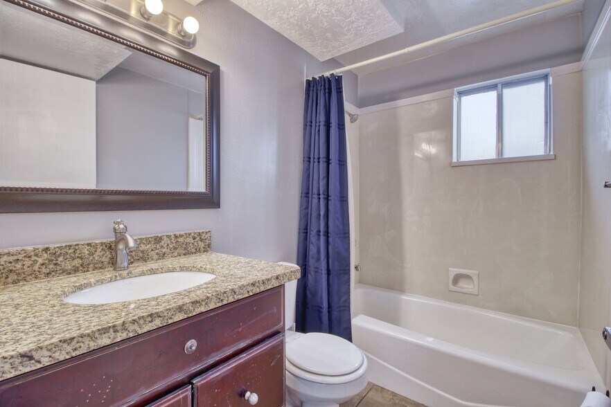 Building Photo - 492 N 1120 E