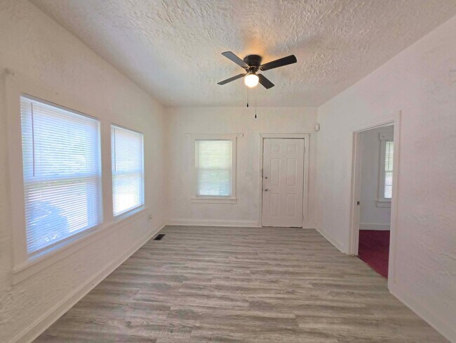 Building Photo - 1017 Haller Ave