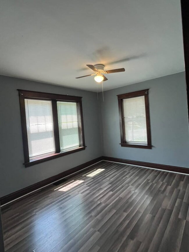 Building Photo - "Charming 2-Bed/ 1 bath 2nd Floor Retreat on Pennsylvania Avenue – with wood floors and a usable ...