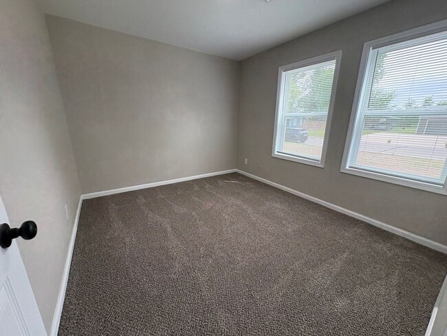 Building Photo - Don’t miss this opportunity! A Stylish Updated 4 Bedroom Home That’s Ready for You to Move Right In!