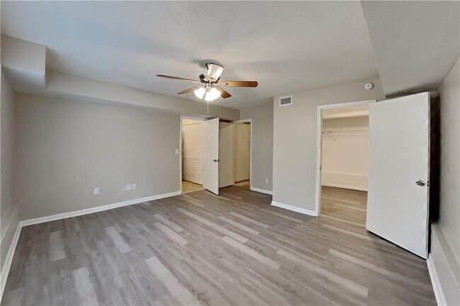 Building Photo - 4171 Woodcrest Dr