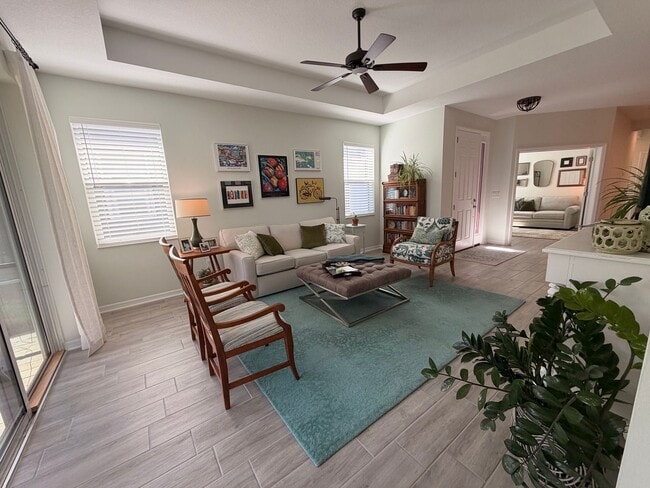 Building Photo - Open and bright 2/2 Plus a den with 2 car garage