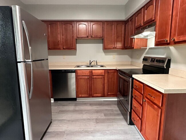 Building Photo - Island Townhouse-Close to Shopping and Beach!