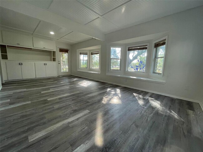 Building Photo - 5802 Longhorn Landing