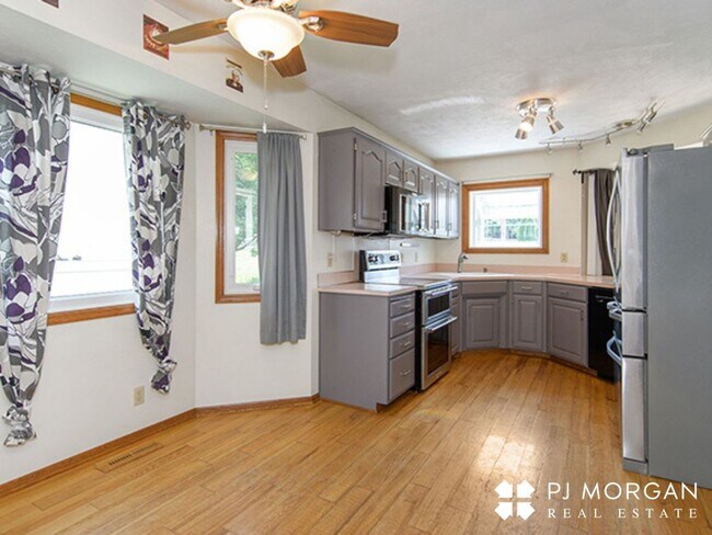 Building Photo - 16911 N Circle - Coming Soon