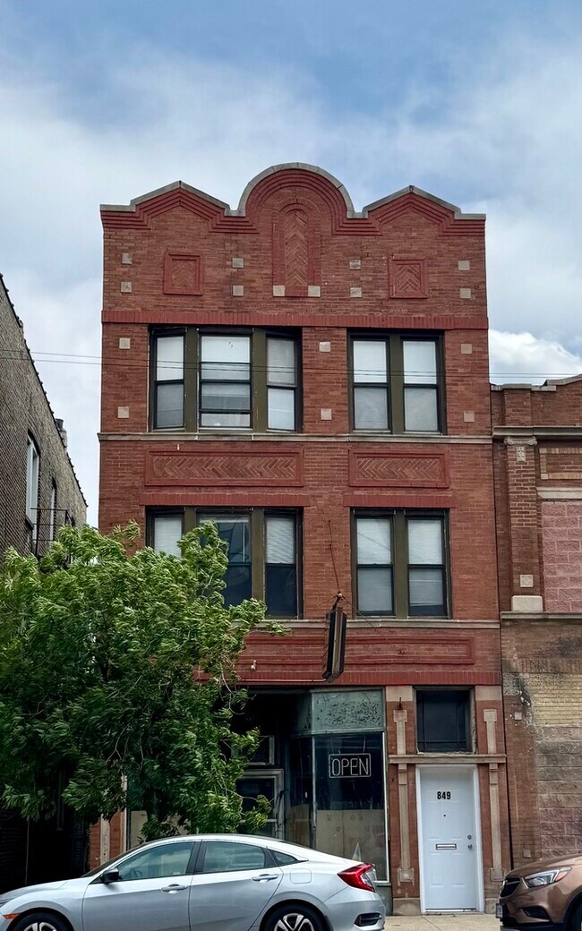 Primary Photo - 849 N Western Ave