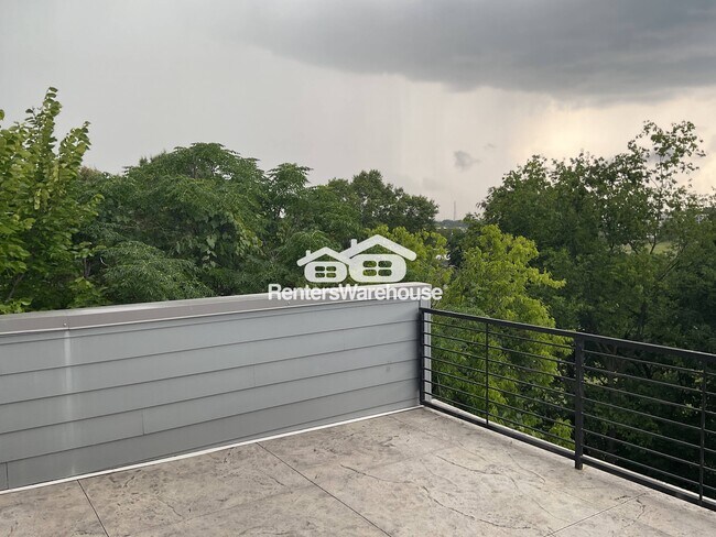 Building Photo - 1319 Millpark Ln