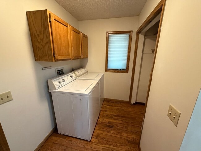 Building Photo - Beautiful 5 Bedroom 3 Bath Home for Rent in Lakeville!! Available NOW!