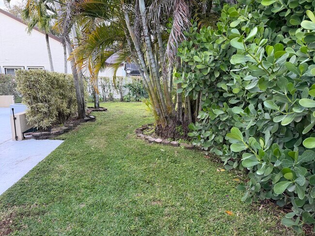 Building Photo - 1343 Lake Breeze Dr