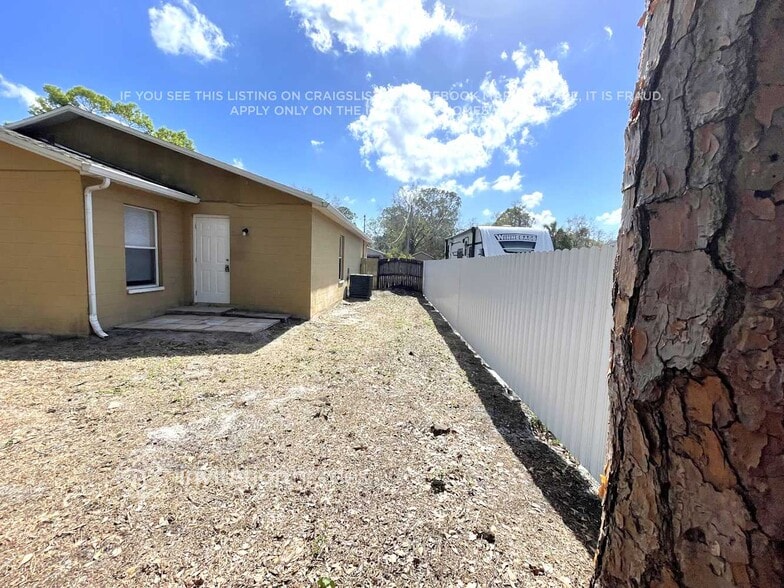 Building Photo - 5108 E Holland Ave