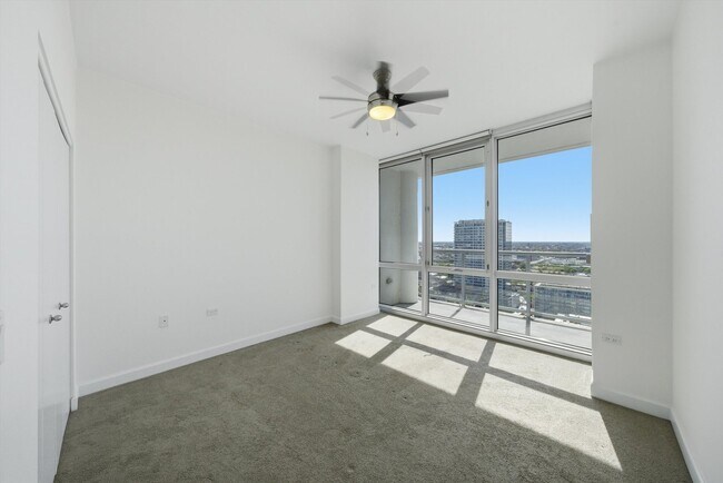 Building Photo - 1629 S Prairie Ave
