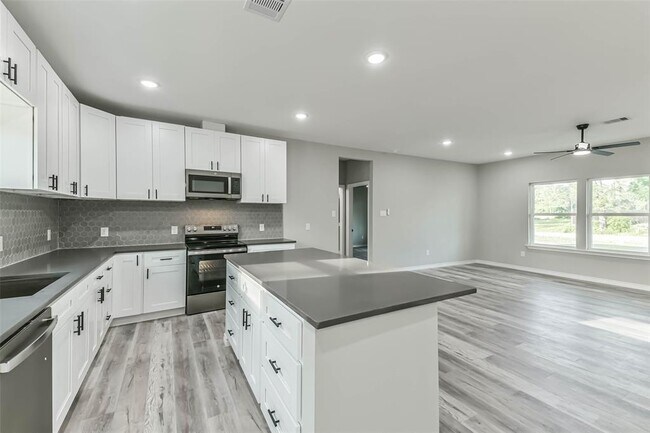 Building Photo - 106 County Rd 3704
