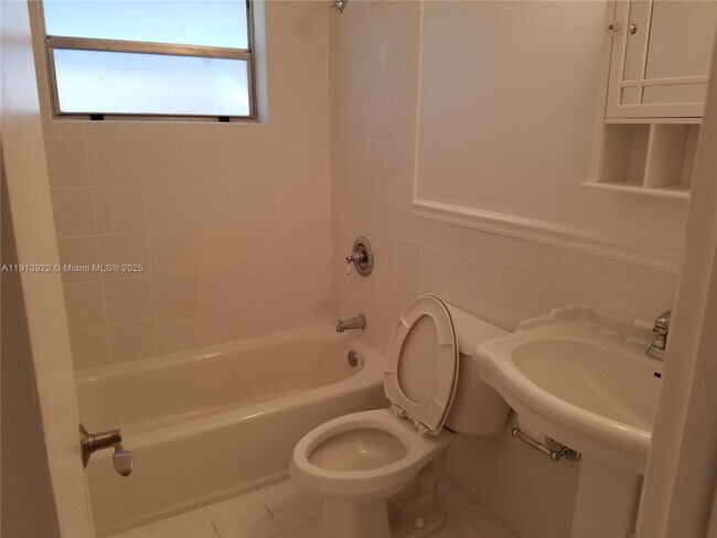 Building Photo - 3915 SW 60th Ave