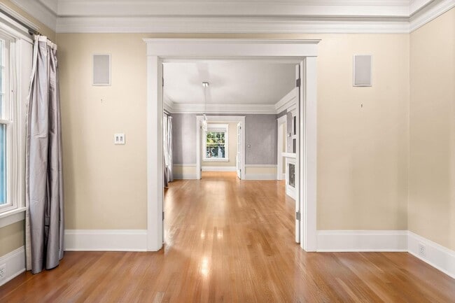 Building Photo - Elegant Grant Park Craftsman with Wine Cel...