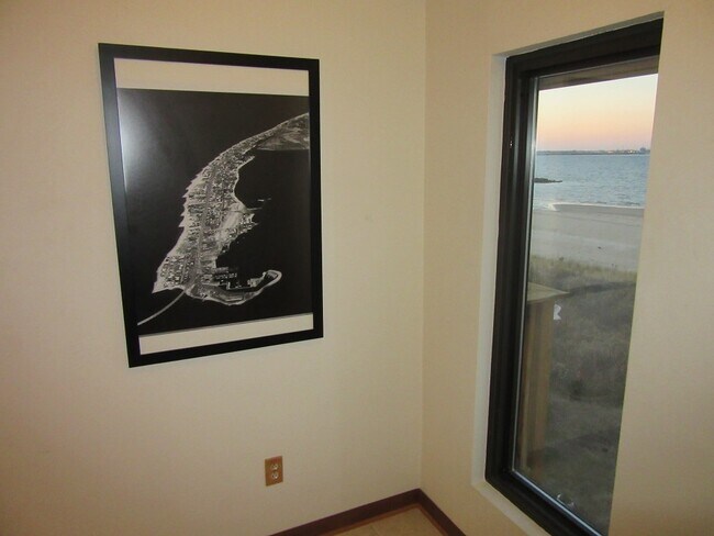 Foyer - 1254 W Ocean View Ave