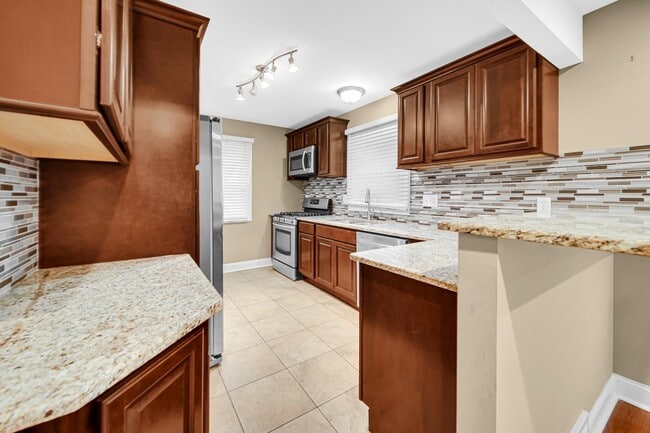 Building Photo - 303 N Harvey St