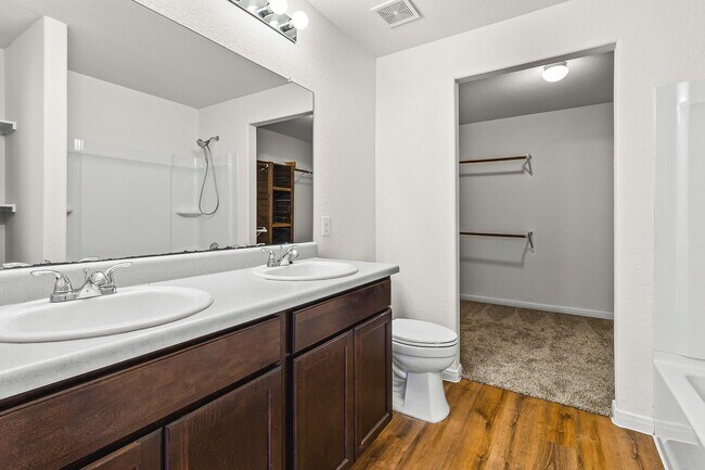 Building Photo - 169 Iris St