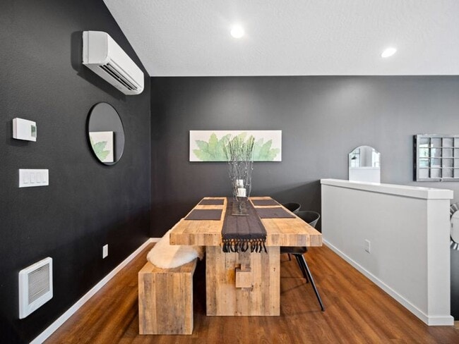 Building Photo - Desirable Kendall Yards Townhouse – Modern...