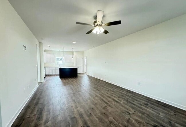 Building Photo - 106 E Sillinger Dr