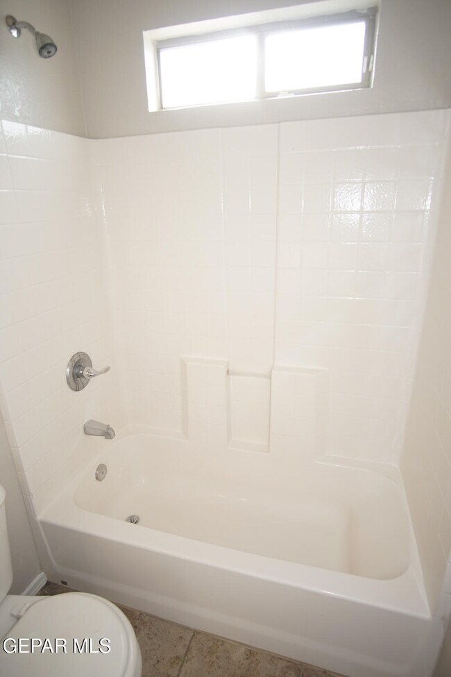 Building Photo - 14206 Otter Point Ct