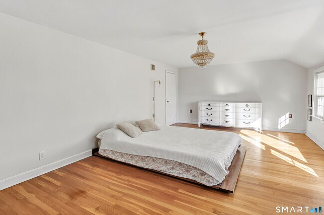 Building Photo - 124 Stiles St