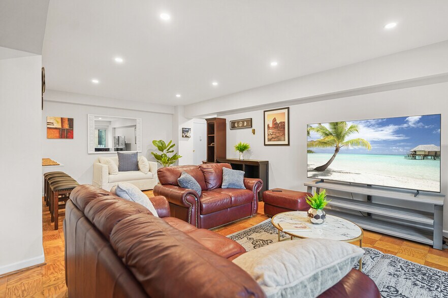 Building Photo - 4201 Cathedral Ave NW