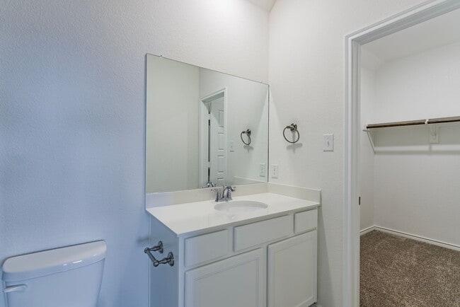 Building Photo - 326 Shasta Dr