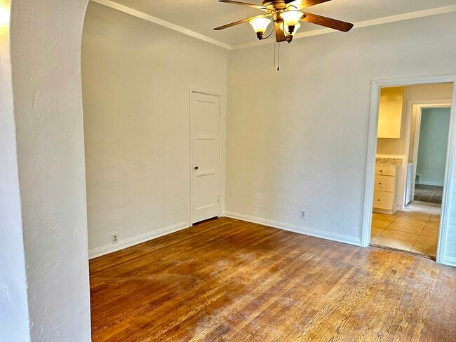 Building Photo - 1456 S Fairfax Ave