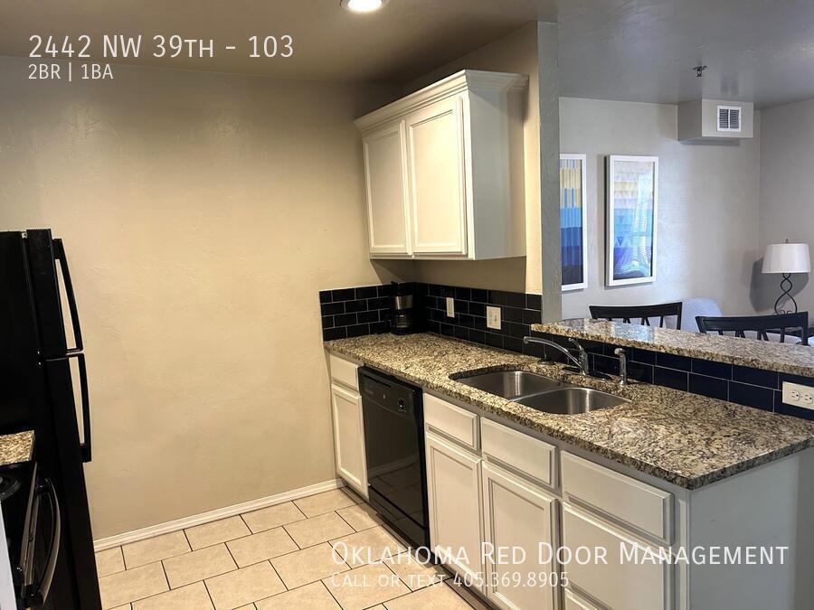 Building Photo - 2442 NW 39th-103